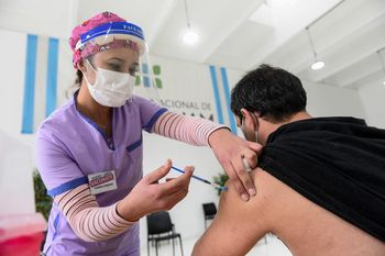 Será requisito vacunarse para volver a la presencialidad en la UNLP