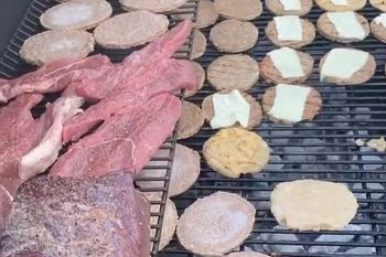 aparecio un jeque en qatar que pago un asado para hinchas argentinos