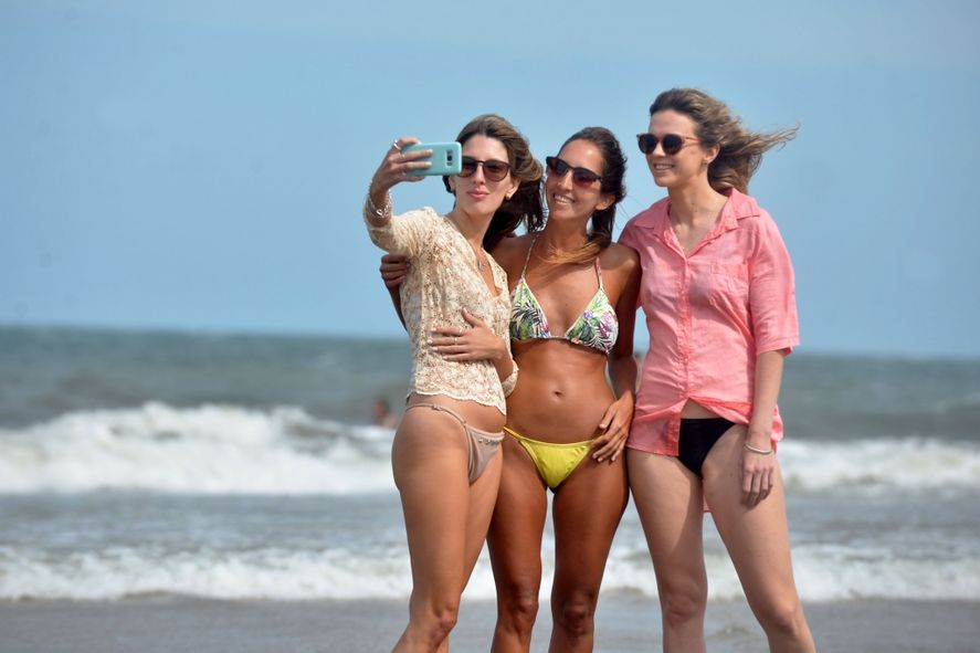 Intendentes oficialistas de la costa atlántica se reunieron con el ministro Augusto Costa. Se mantendrán programas clave en la temporada de verano.