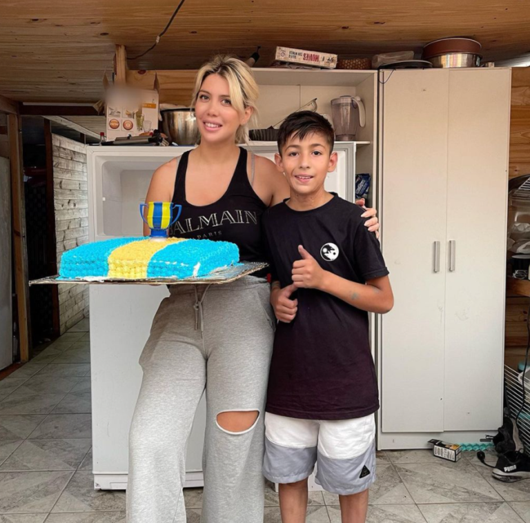 Joaquín Nahuel finalmente le entregó la torta a Wanda Nara
