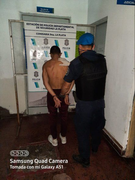 La Plata: Joven detenido por robo de una moto a un delivery