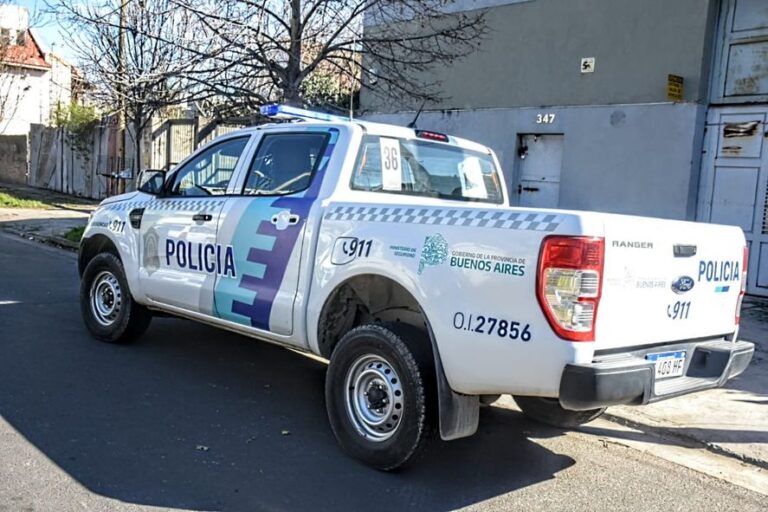 La Plata: para entrar a una clínica, agredieron a un Policía