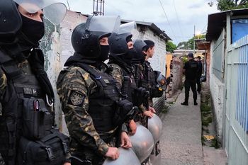 acusan a policias de la utoi de matar a un joven trabajador de manaos