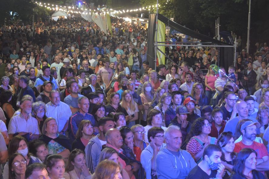 La cuarta edición de la Fiesta del Queso en Tandil contó con un importante público. La cuarta edición de la Fiesta del Queso en Tandil contó con un importante público.