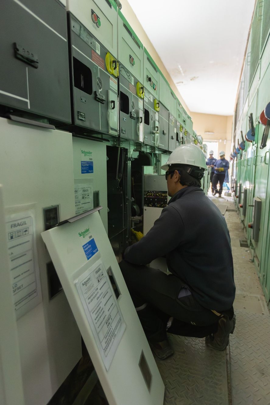 El personal de Edelap trabajó con equipamientos especializados en las inmediaciones de calle 13 y 59 El personal de Edelap trabajó con equipamientos especializados en las inmediaciones de calle 13 y 59