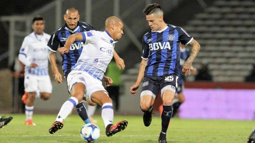 Leonardo Godoy cerca de Estudiantes