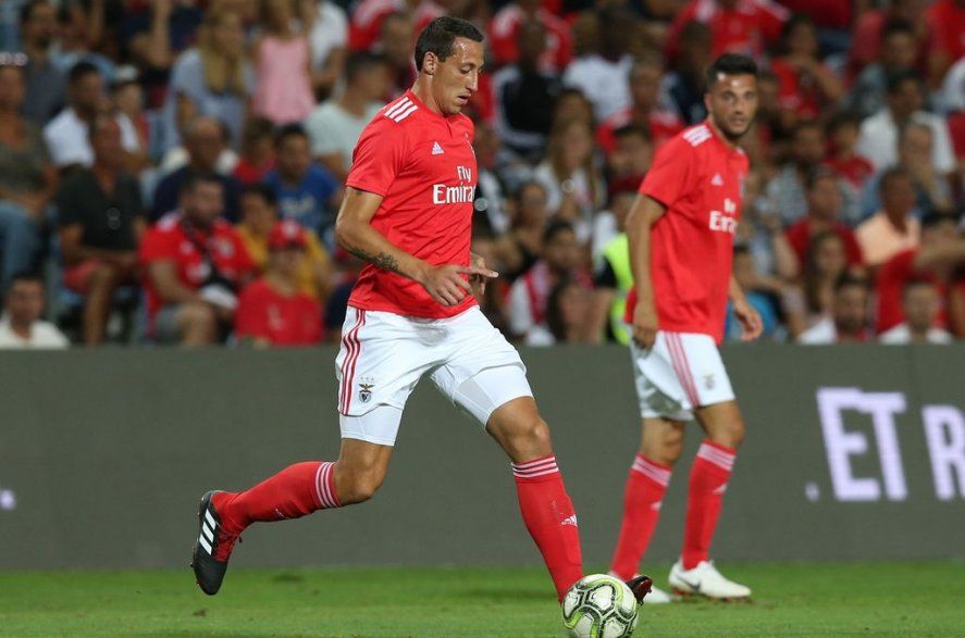Cristian Lema, en control de la pelota.
