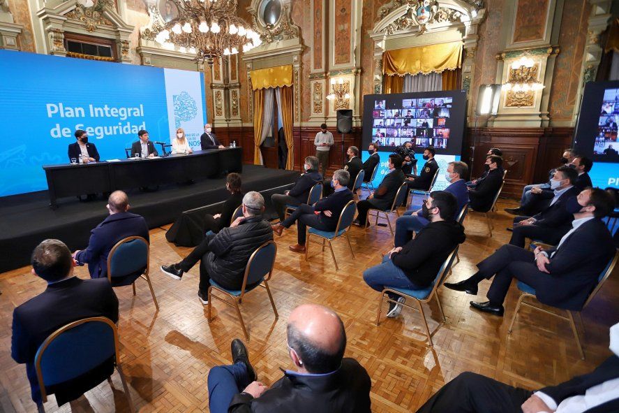 Kicillof anunció mejoras para la Policía bonaerense.