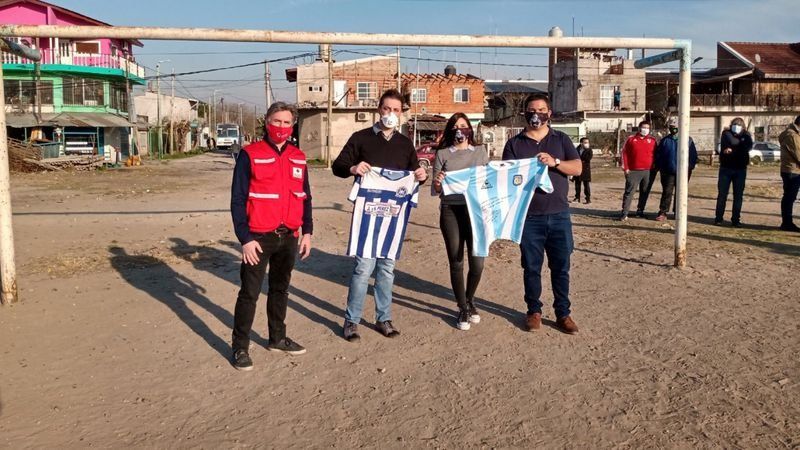 Maradona, el Estado y la Cruz Roja en una causa para ayudar a los que más lo necesiten.