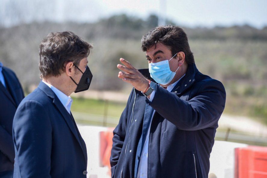 El intendente de La Matanza, Fernando Espinoza, junto al gobernador Axel Kicillof.