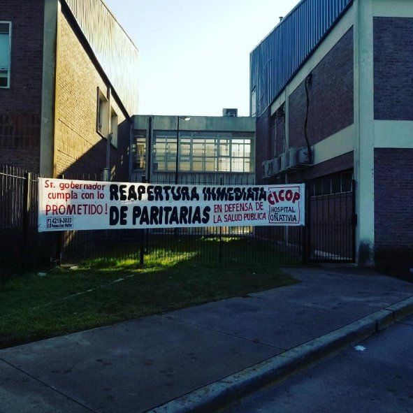 Los trabajadores de la salud repudiaron el accionar policial y reclamaron aumento salarial