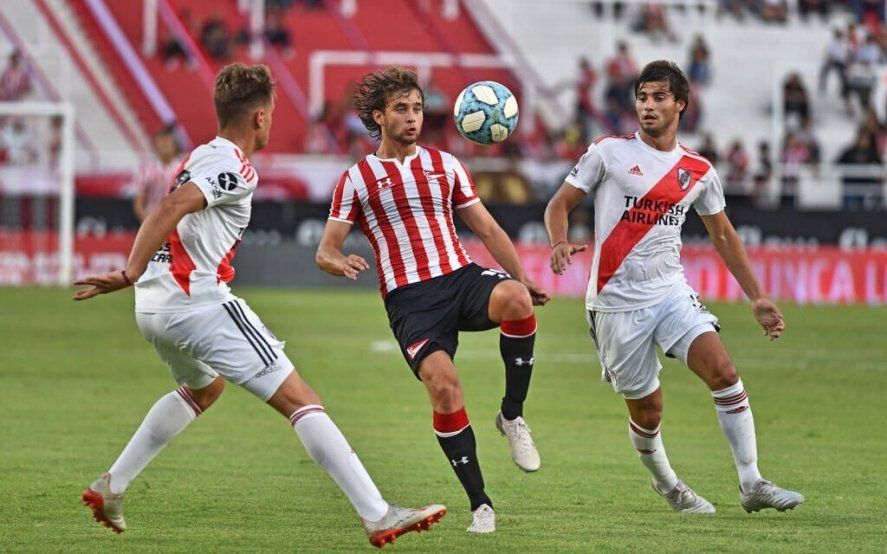 Vinicius Lansade fue titular en la Reserva de Estudiantes el día de que volvió a UNO.