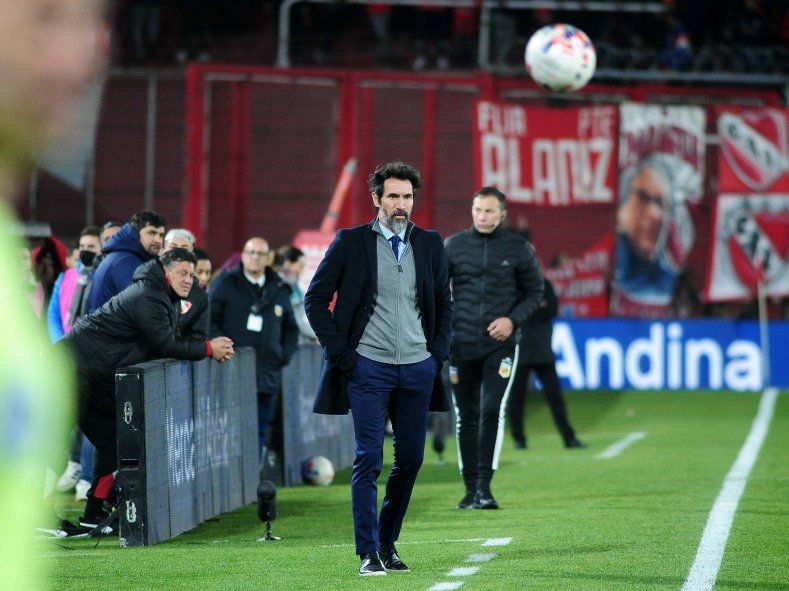 Eduardo Domínguez, cuestionado al igual que todo Independiente en la previa al clásico de Avellaneda con Racing