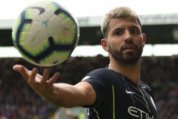 El dueño de la pelota: el Kun dejó el City en modo Rey absoluto.