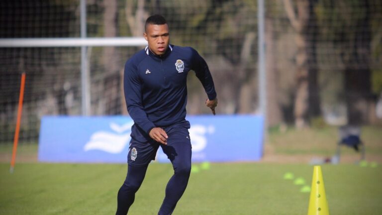 Gimnasia trabaja en Estancia Chica con la presencia de Ayala
