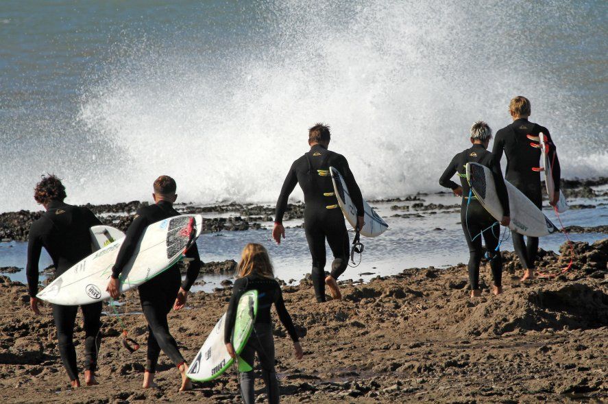 Todas la generaciones en busca una nueva ola en la Costa Bonaerense. (créditos Canty Ramos)