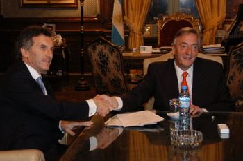 ¿es zurda la inteligencia artificial?: poemas a kirchner y a macri