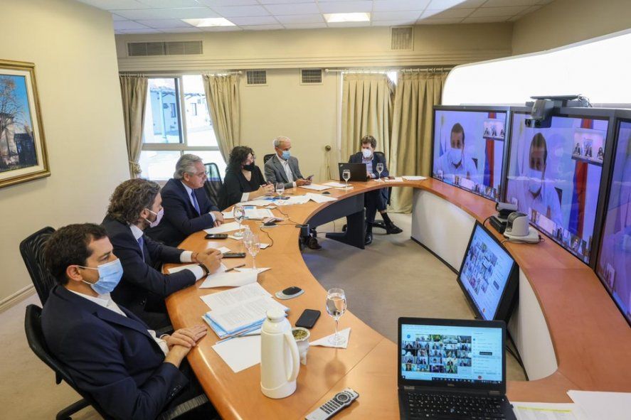El encuentro virtual entre el presidente Alberto Fernández y los gobernadores. Kicillof se conectó desde Pehuajó. 