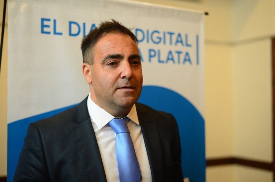 Píparo corrió a Burlando para elegir a un abogado defensor de genocidas