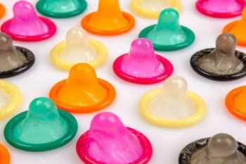 Variedad de colores y texturas de preservativos. Aún muchos hombres argentinos los piden en voz baja Variedad de colores y texturas de preservativos. Aún muchos hombres argentinos los piden en voz baja