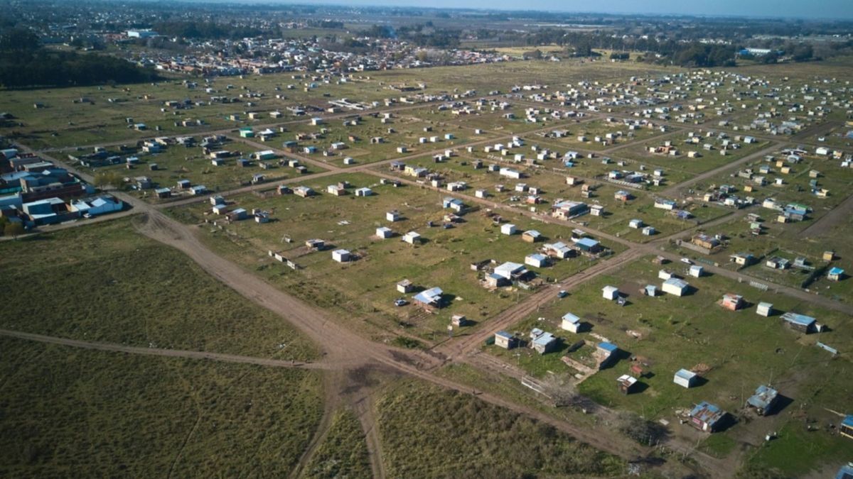 Un informe de la UCA reveló que hay 262 asentamientos en La Plata donde ...