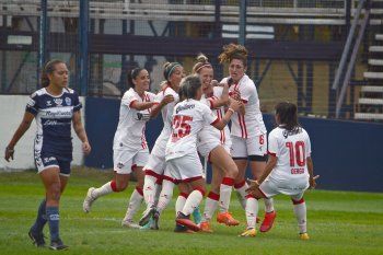 Estudiantes venció a Gimnasia y se llevó el Clásico Platense de fútbol femenino.