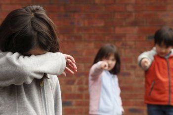 un colegio debera indemnizar a una alumna victima de bullying