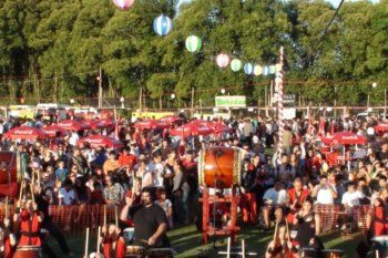 Bon Odori, Fiesta del Tomate y más propuestas al aire libre para pasar febrero en La Plata. Acá la lista completa.