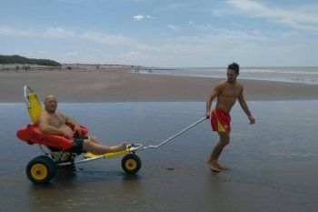 como nacio neptuno, la silla anfibia creada para que nadie se quede con las ganas de entrar al mar