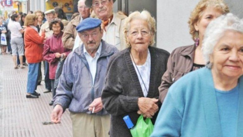 El gobierno aumenta un 20,87% las jubilaciones y un bono de $55 mil para mínima El gobierno aumenta un 20,87% las jubilaciones y un bono de $55 mil para mínima