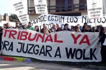 ?vecinos sin genocidas? escracharon al represor miguel ?el nazi? wolk, mano derecha de etchecolatz