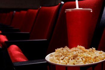 El gobierno bonaerense autorizó el regreso del cine y los teatros a la Provincia.
