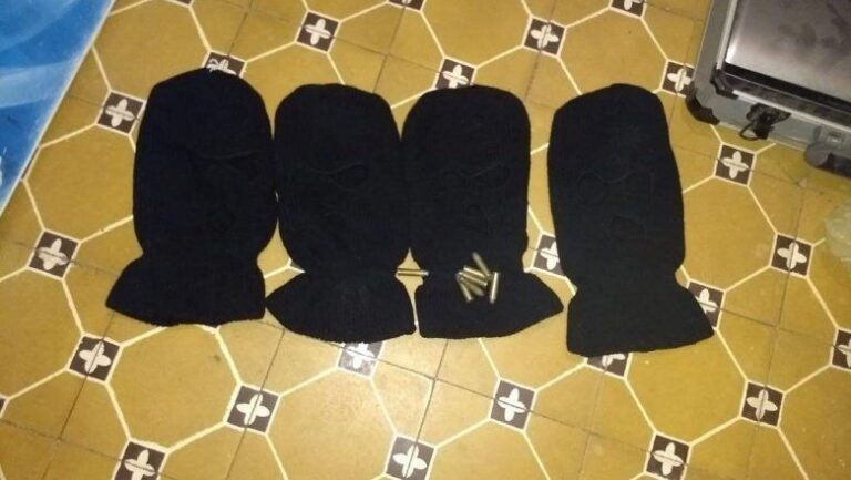 Detienen a cuatro delincuentes con armas y chalecos antibalas tras un tiroteo en Lomas de Zamora