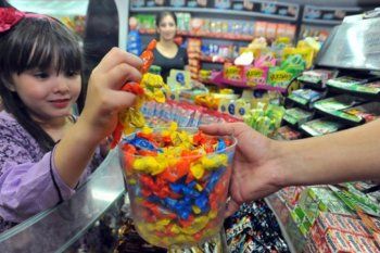 por los altos indices de chicos con sobrepeso, buscan incluir advertencias en la comida chatarra
