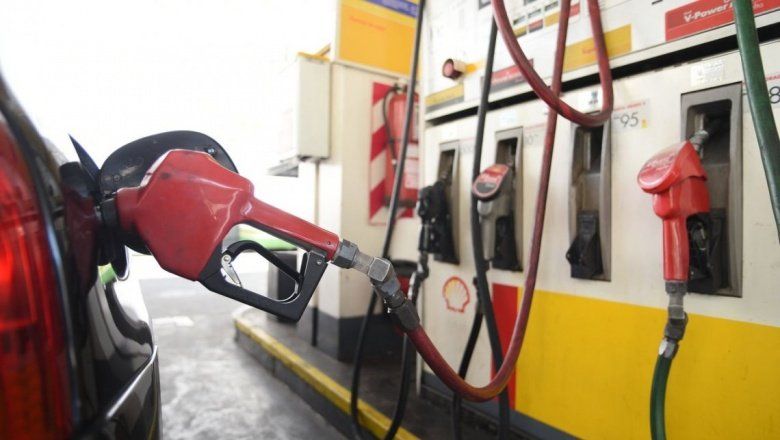 Municipios bonaerenses gravan la carga de combustibles.