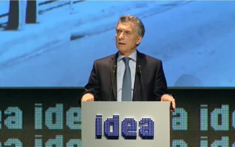 El círculo rojo acepta el llamado de Macri y el gobierno toma aire en medio de la crisis