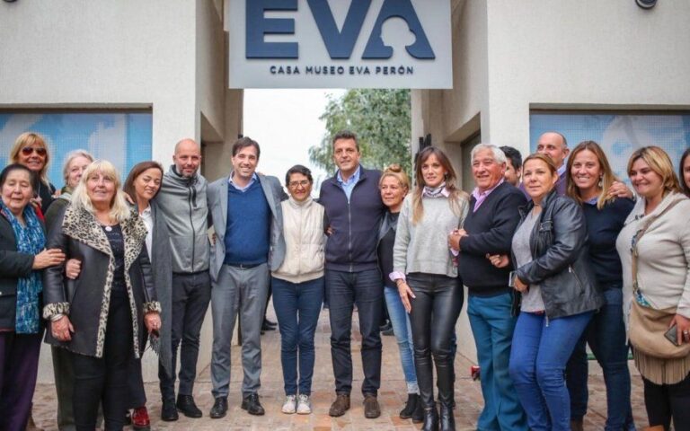 Massa recorre la provincia y hace esperar su respuesta a la convocatoria de Macri