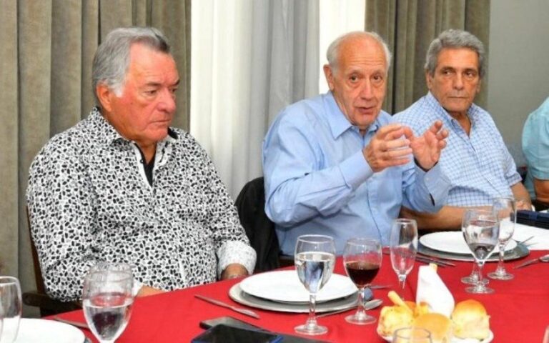 La insólita estrategia de los gremios para zafar de la presión de Barrionuevo para sumarle a Lavagna