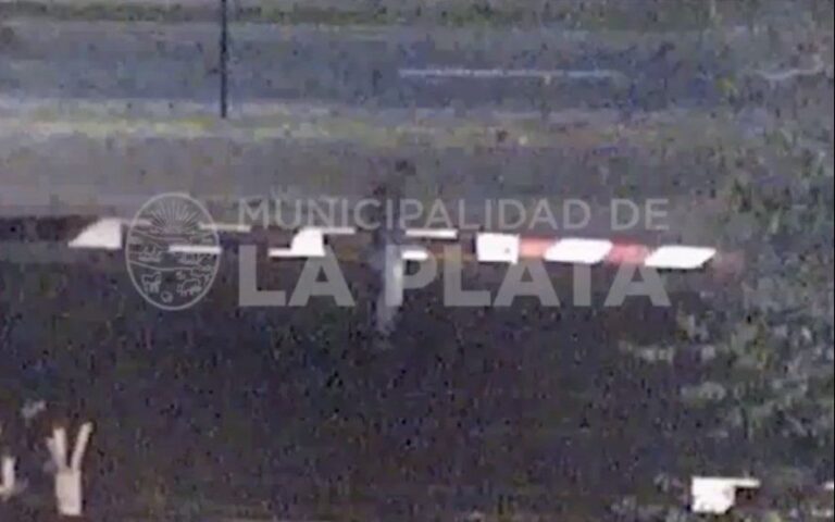 Con video: Así rompían las barreras del Ferrocarril Roca para poder circular en pleno paro