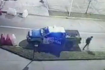 lomas de zamora: se durmieron dos policias y un detenido se escapo esposado desde un patrullero