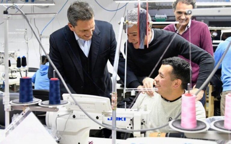 Massa recorrió Hurlingham con Zabaleta: “El modelo de Macri deja afuera a 20 millones de argentinos”
