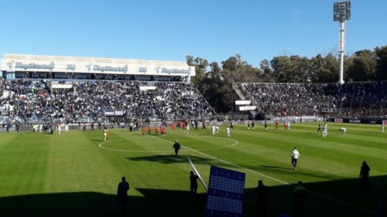 Gimnasia armó la fiesta pero no hubo festejo