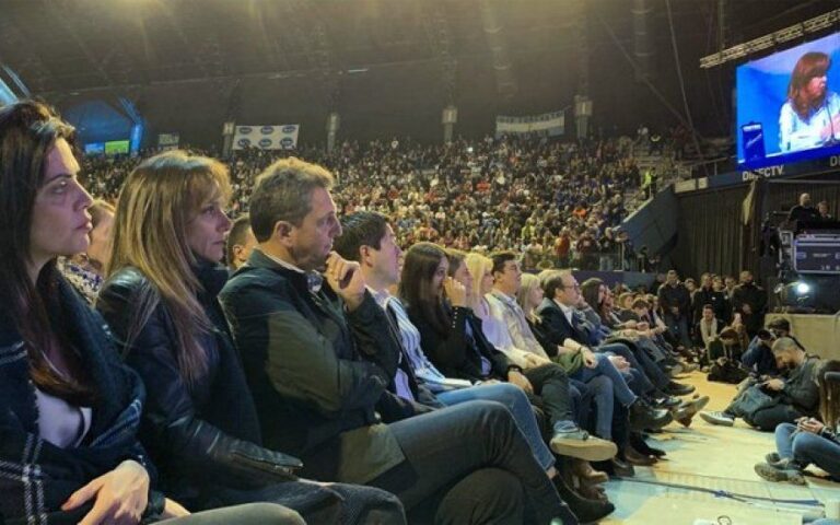 Intimidad y familia: Massa y Kicillof le dan una nueva impronta a su campaña en el tramo final