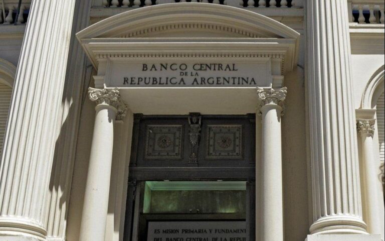El Dólar abrió la última semana de campaña por encima de los 46 pesos