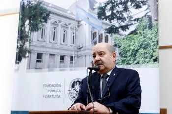 distinguen como doctor honoris causa al presidente de unlp