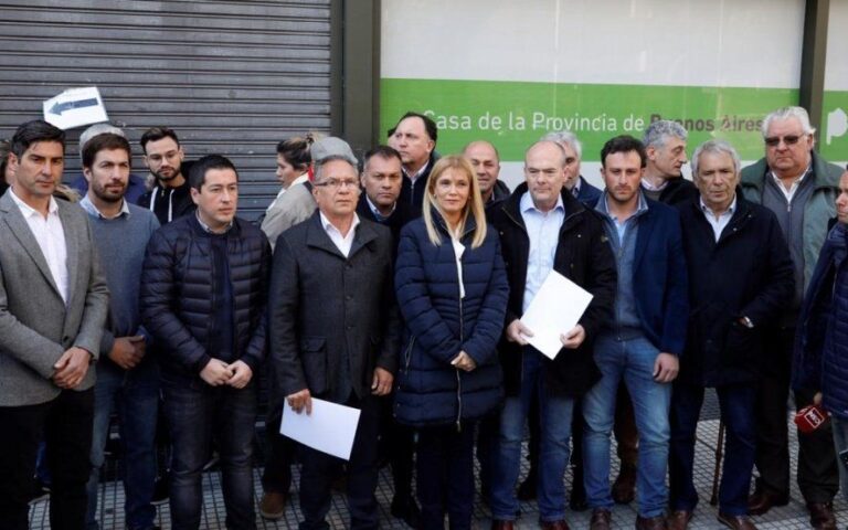 Los intendentes peronistas le exigen a Vidal que declare la “emergencia alimentaria”