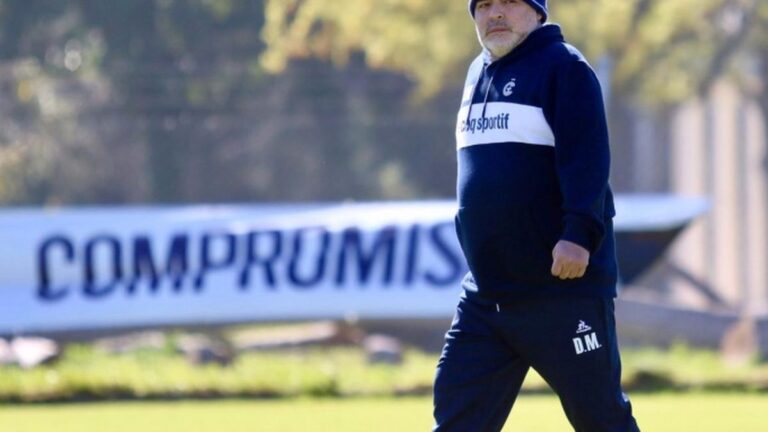 Intensa mañana con Maradona al mando en Abasto