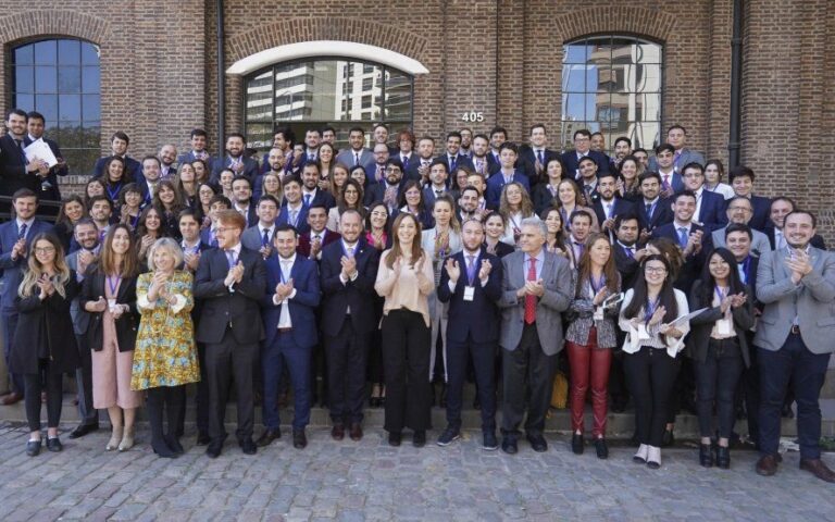 María Eugenia Vidal recibió a becarios de una fundación que orbita muy cerca del “circulo rojo”