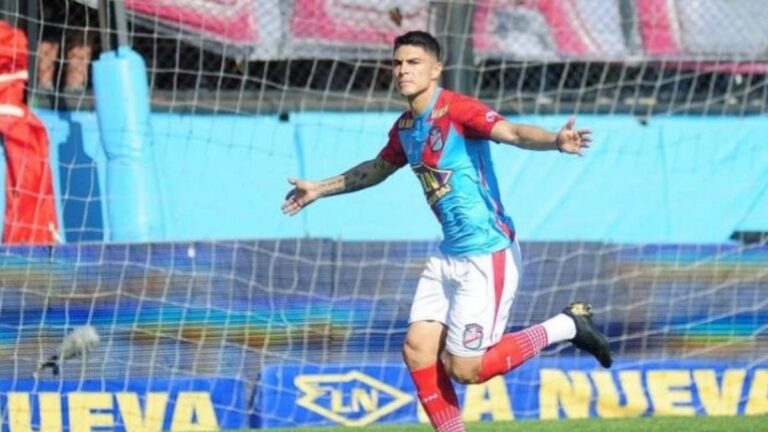 Estudiantes, en penalización