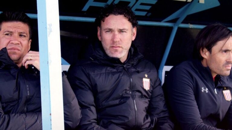 Milito se lamentó por las bajas y habló de un “plantel corto”